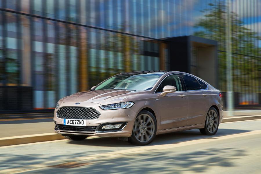  Ford Vignale Mondeo Hatchback 2016 года  (UK) (фото 1 из 2)